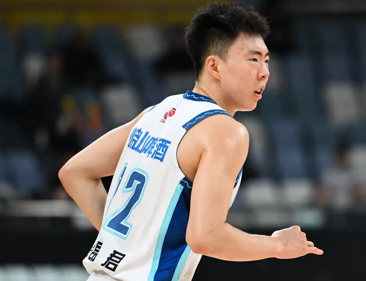 开云体育下载-段昂君全场出战27分钟，投篮13中5，三分9中4得到14分1篮板