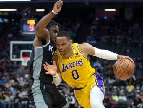 开云体育下载-湖人输球詹姆斯心态不乱 已经习惯逆境下背负压力