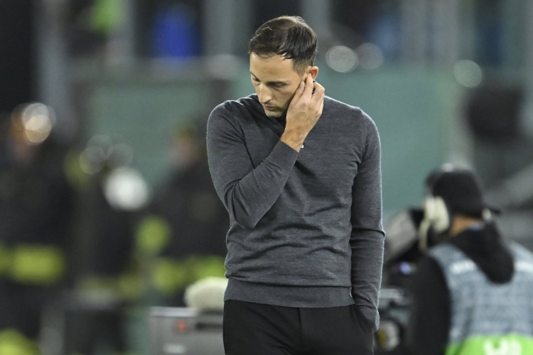 开云官网-土媒：费内巴切主帅特德斯科生病仍想现场指挥比赛，被医生劝阻