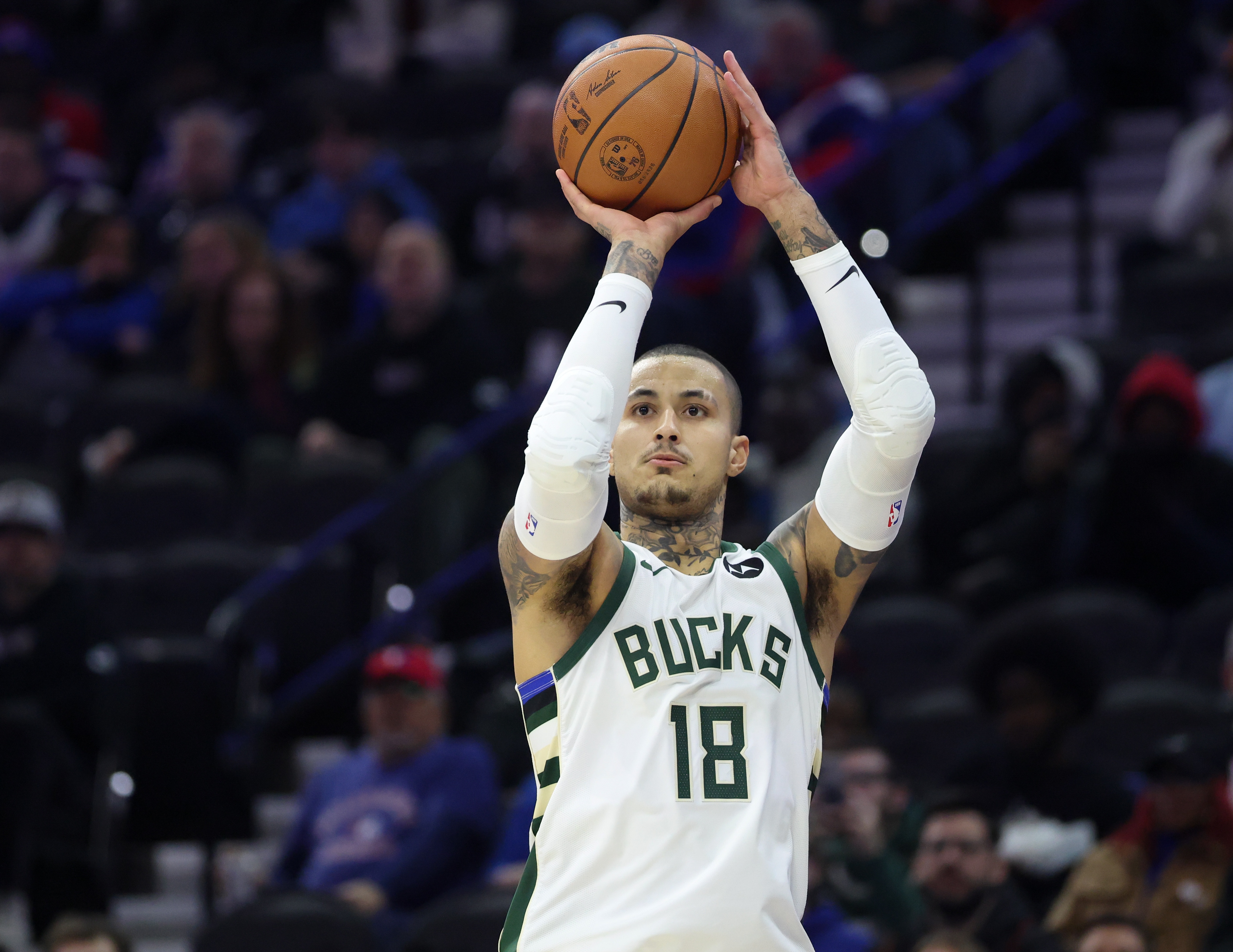 开云官网-马哥杀疯了！库兹马第三节怒轰16分 三节砍下31分平赛季最高