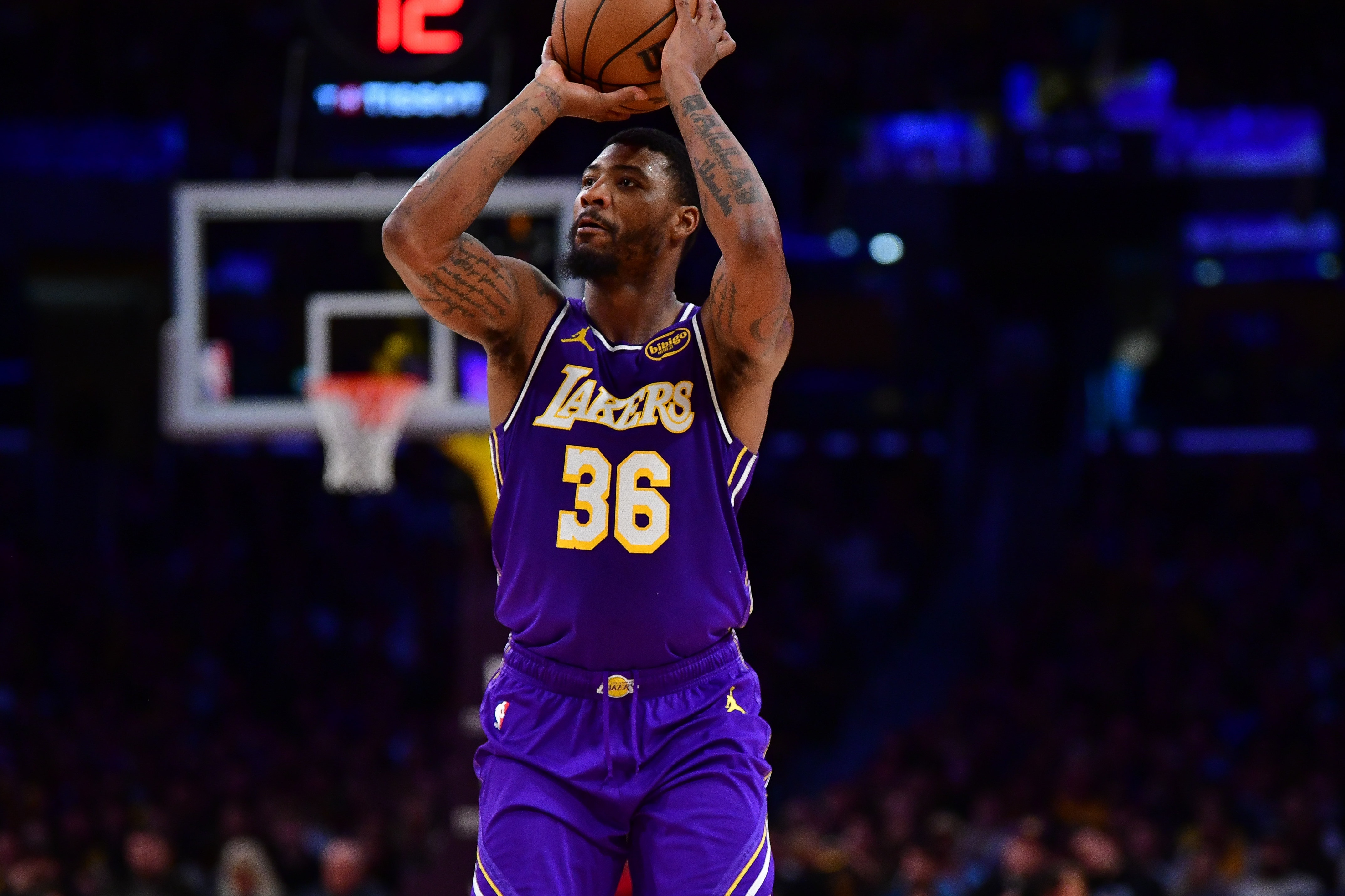 开云体育下载-防守+空间都被针对！点名东詹&amp;放空斯玛特 湖人高端局一碰就碎？