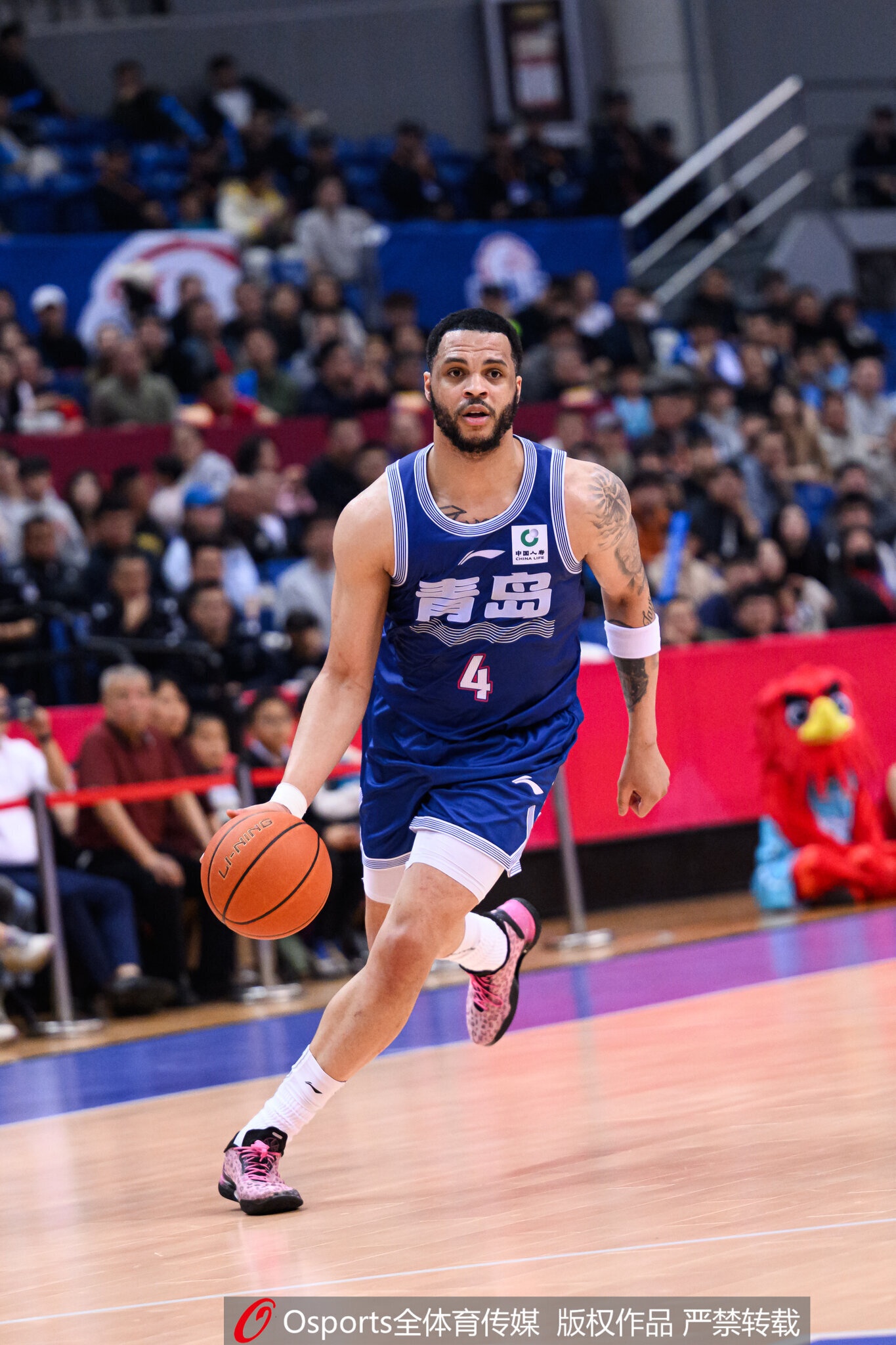 开云官网-青岛最后时刻落后3分 韦瑟斯庞没第一时间对面前的胡明轩进行犯规